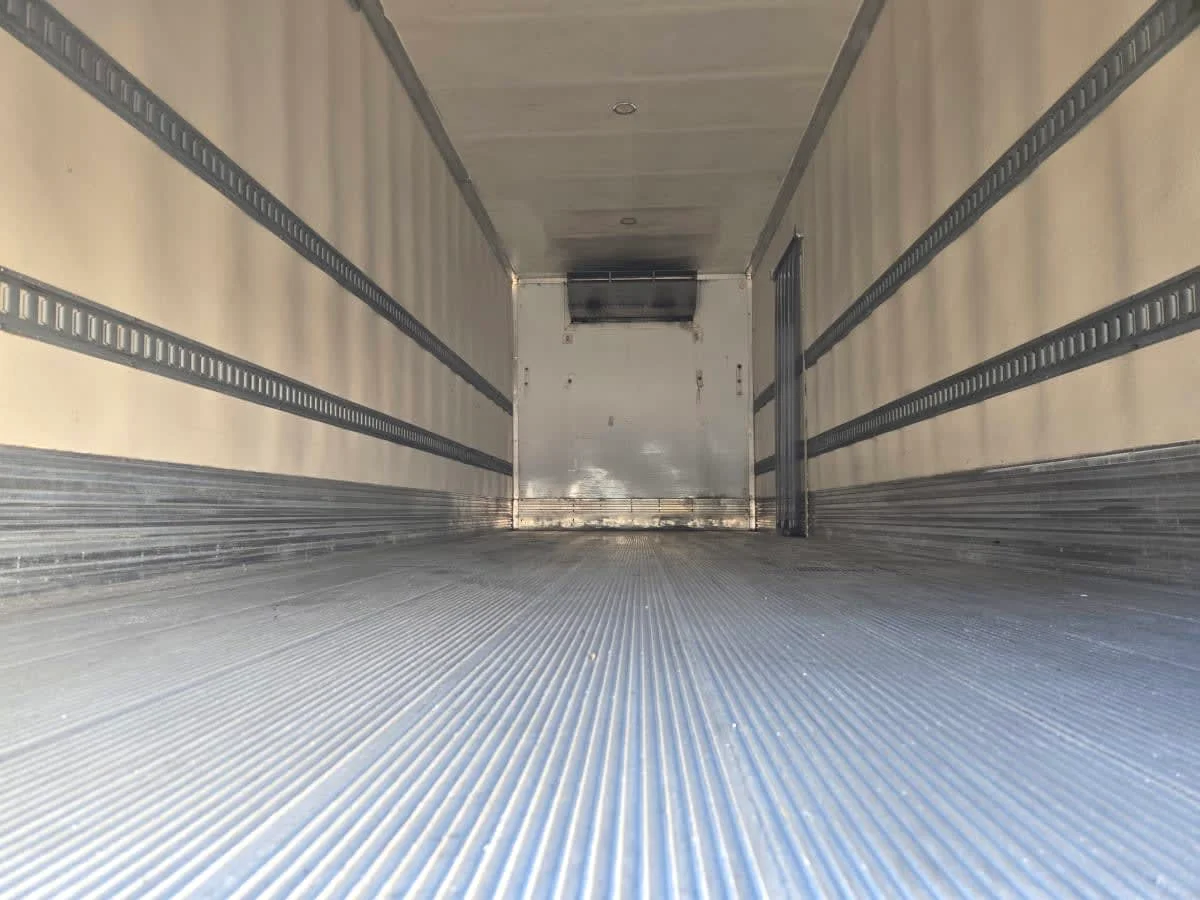 2018 International 4300 - image 9