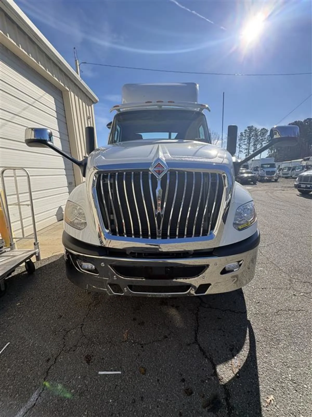 2019 International LT - image 2