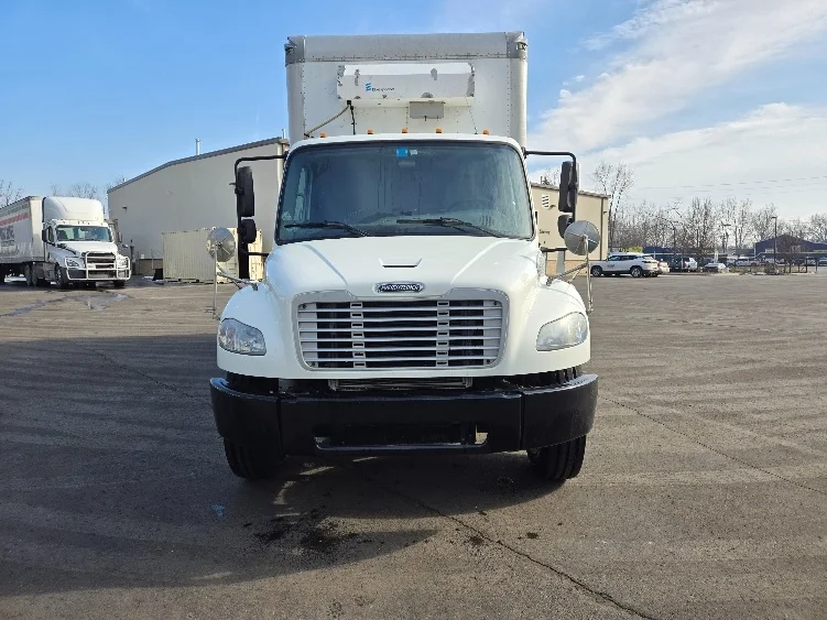 2018 Freightliner M2 106 - image 2