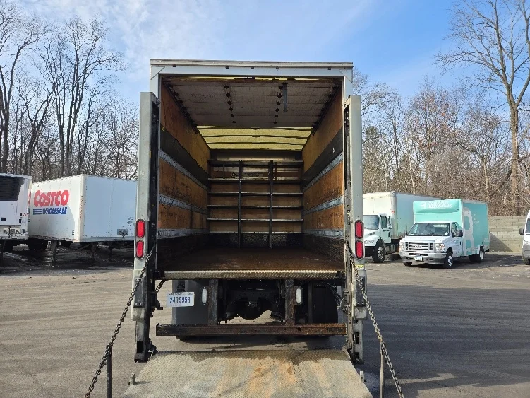 2018 Freightliner M2 106 - image 8