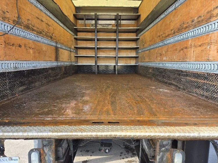 2018 Freightliner M2 106 - image 10