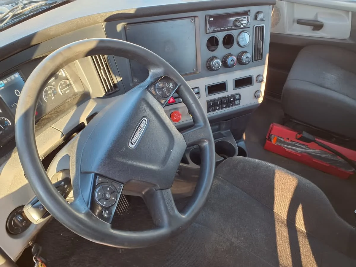2019 Freightliner Cascadia in Warwick, RI — photo 7
