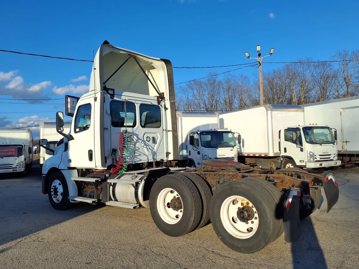 2019 Freightliner Cascadia in Warwick, RI — photo 6