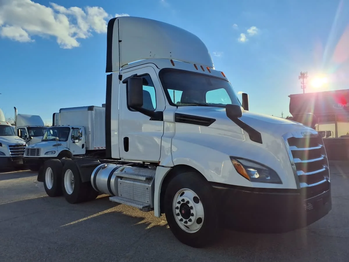 2019 Freightliner Cascadia in Warwick, RI — photo 3