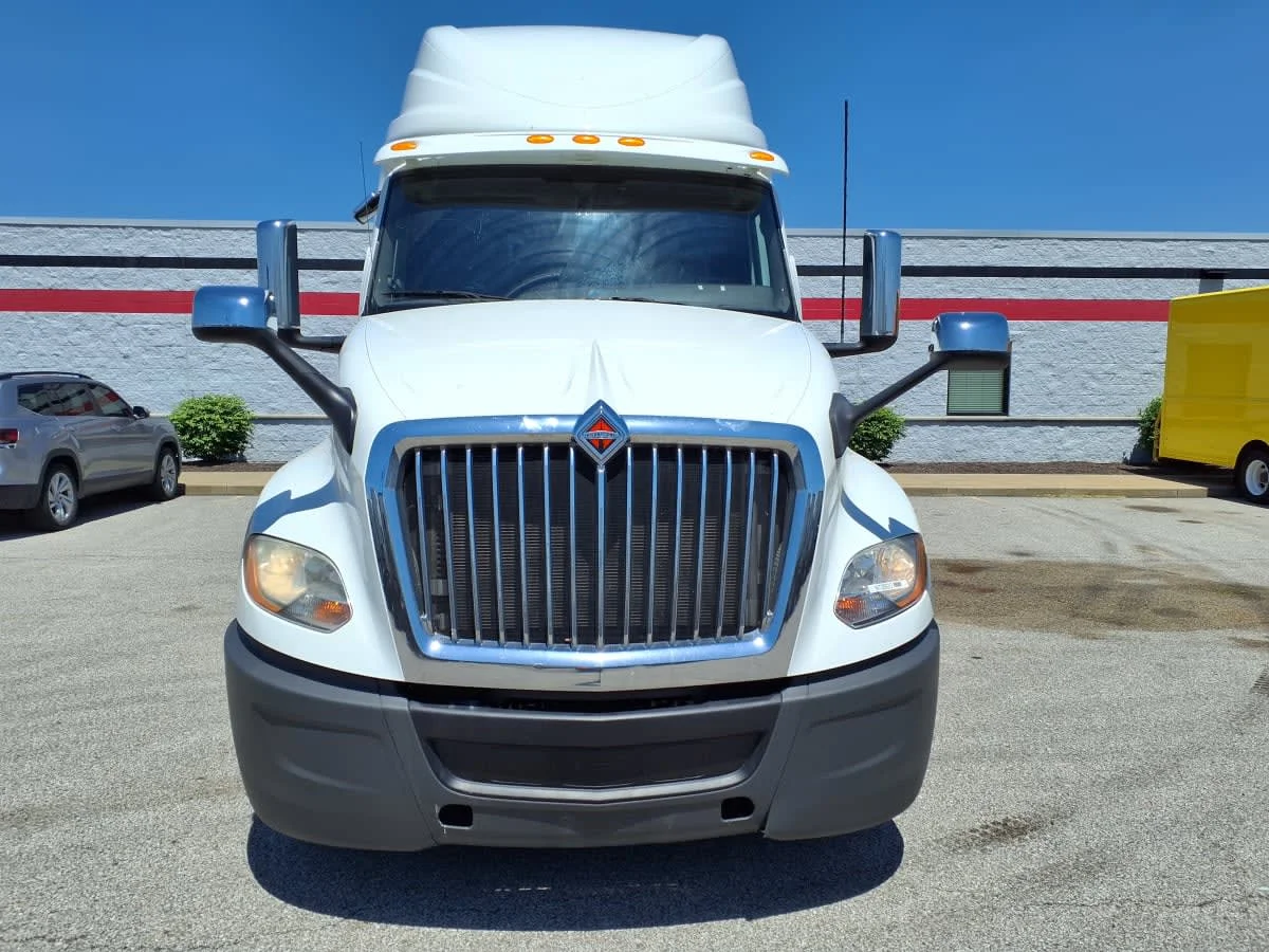 2019 International LT in Cleveland, OH — photo 2