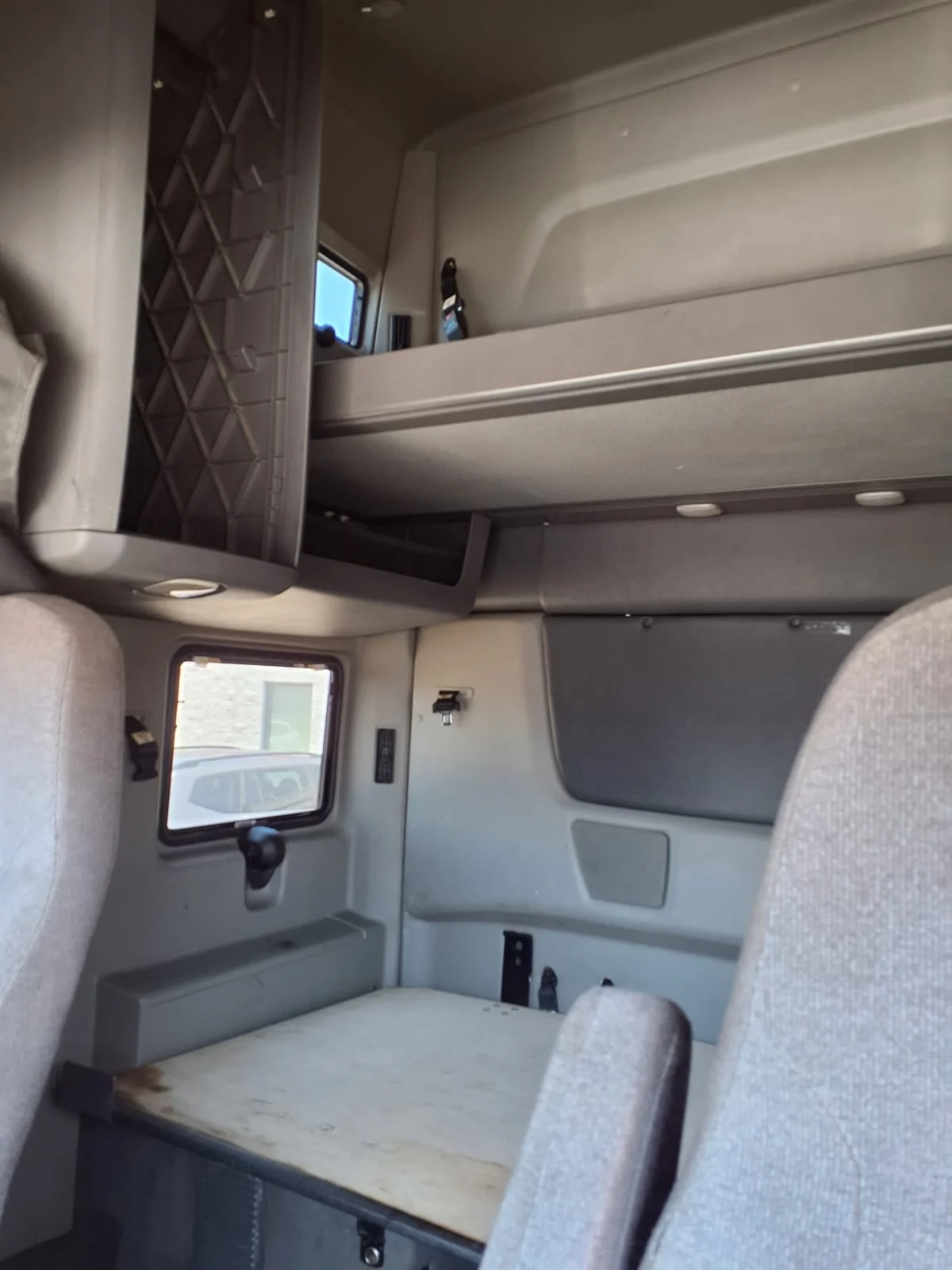 2019 International LT in Cleveland, OH — photo 8