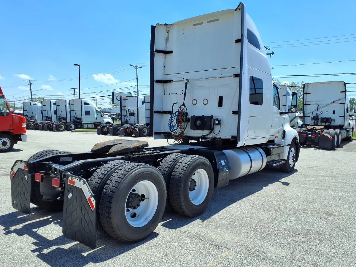 2019 International LT in Cleveland, OH — photo 4