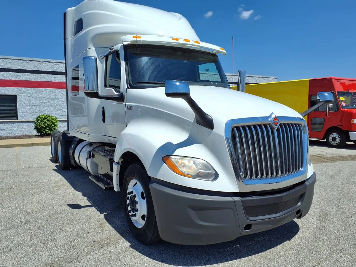 2019 International LT in Cleveland, OH — photo 3