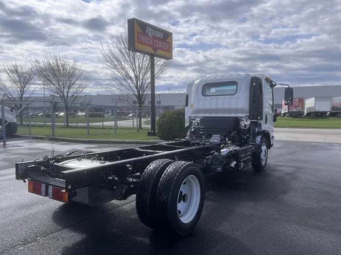 2025 Isuzu NRR - image 7