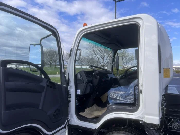 2025 Isuzu NRR - image 10
