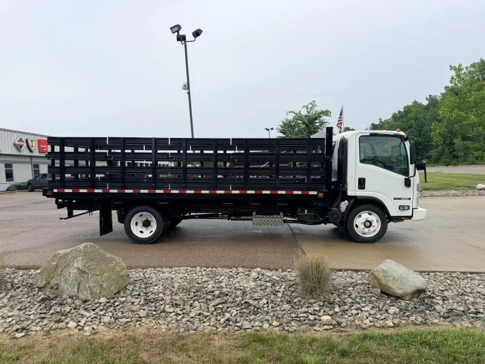 2025 Isuzu NRR in Dayton, OH — photo 5