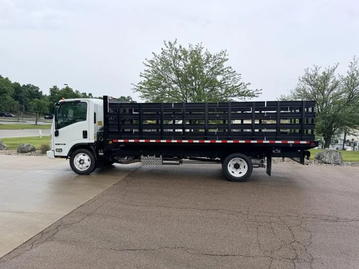 2025 Isuzu NRR in Dayton, OH — photo 9