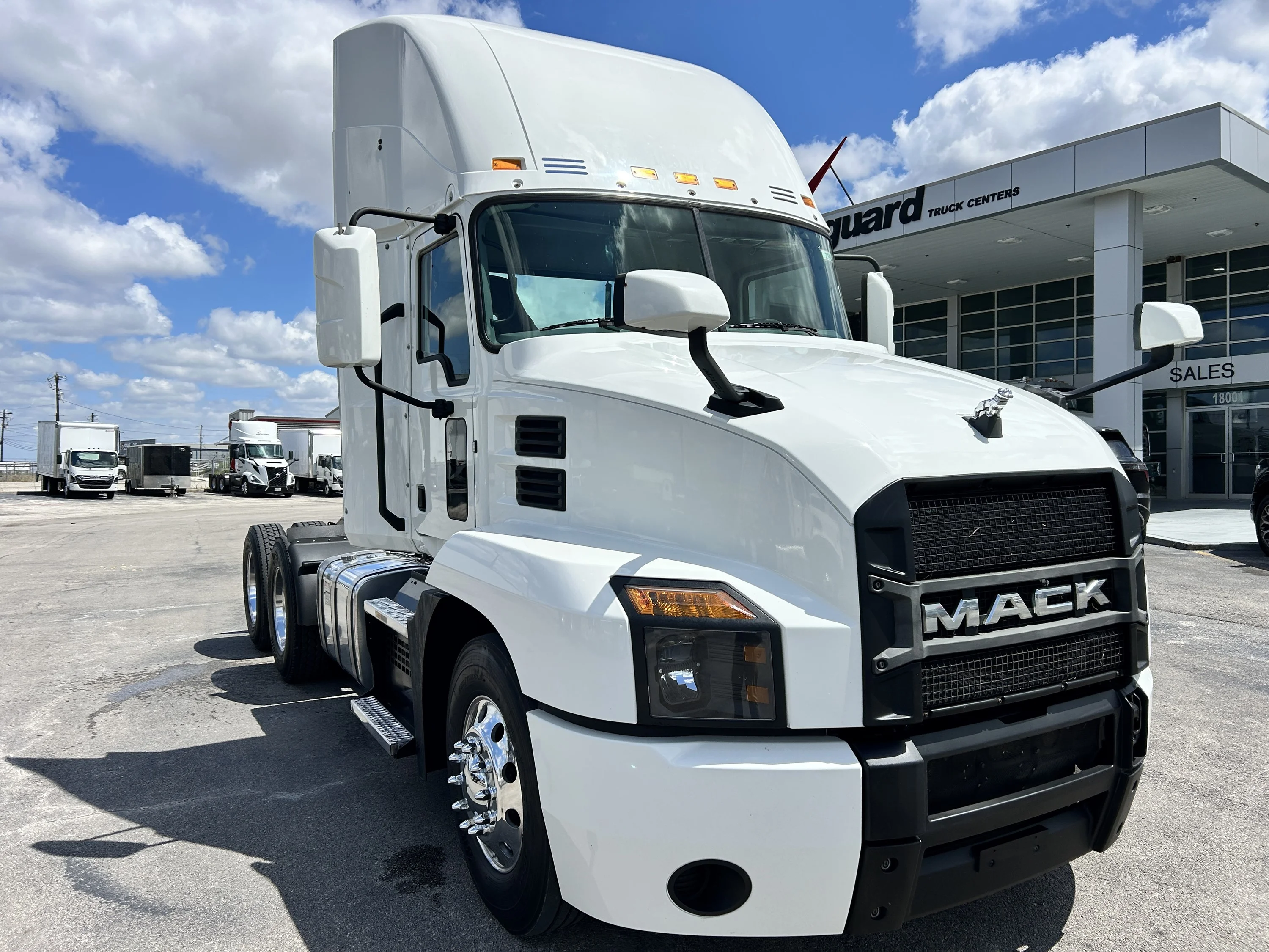 2020 Mack Anthem - image 2