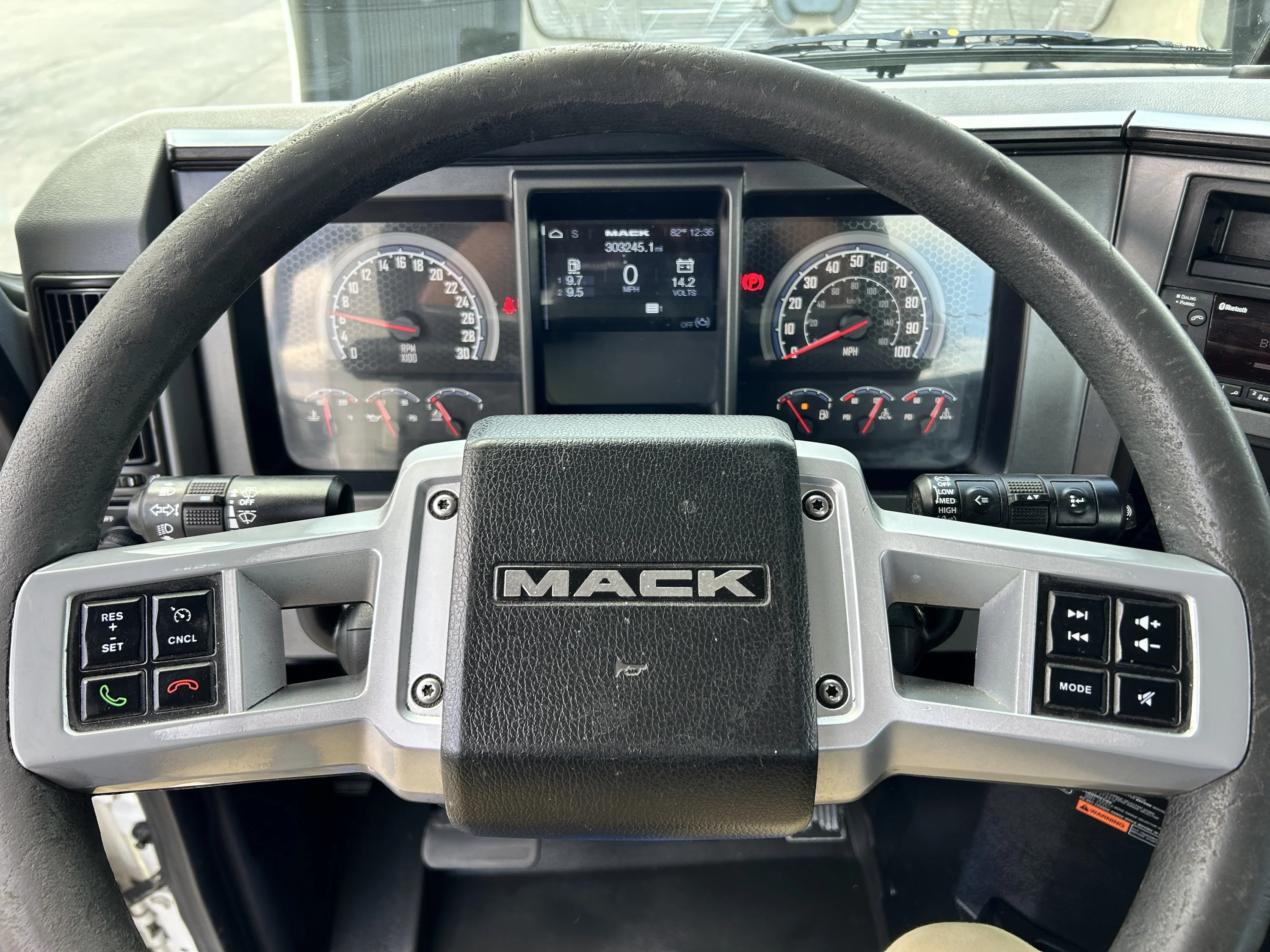 2020 Mack Anthem - image 22