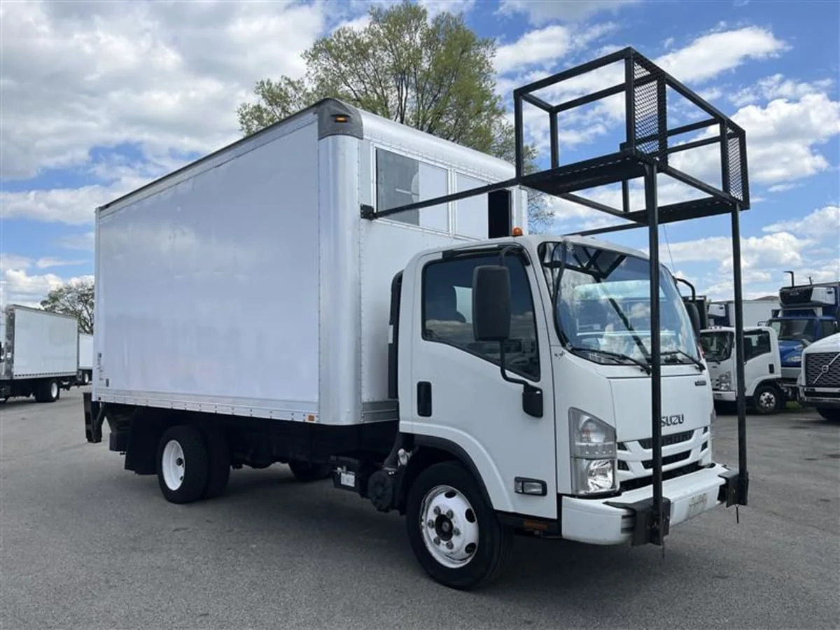 2019 Isuzu NPR - image 3