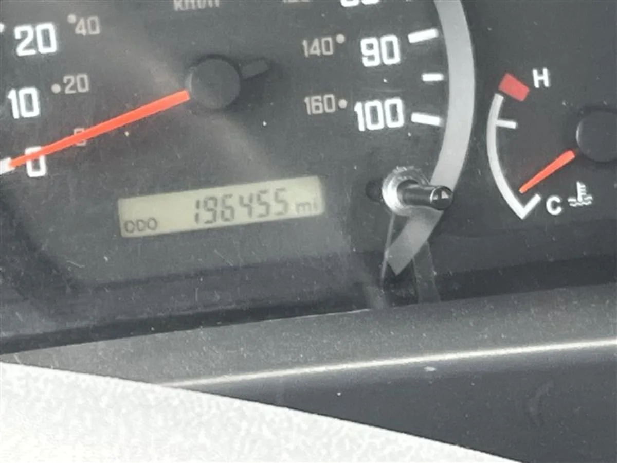 2019 Isuzu NPR - image 9