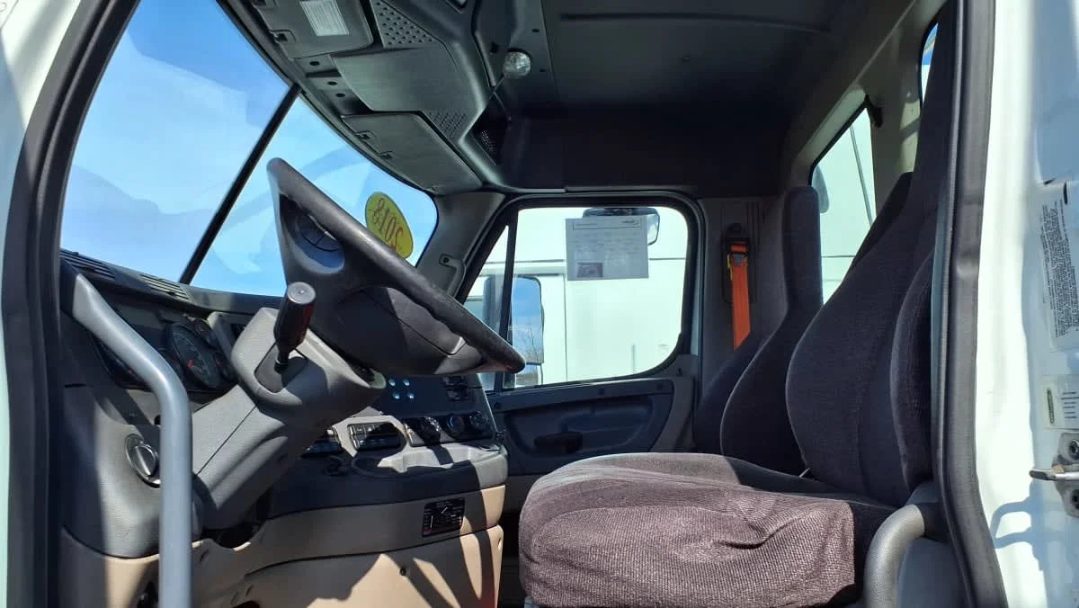 2018 Freightliner Cascadia in West Chester, OH — photo 7