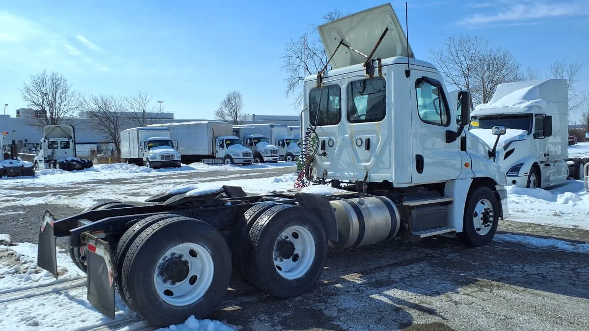 2018 Freightliner Cascadia in West Chester, OH — photo 4