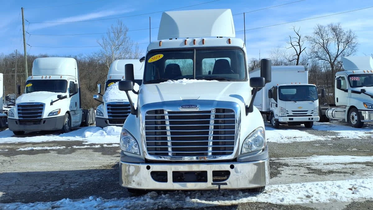 2018 Freightliner Cascadia in West Chester, OH — photo 2