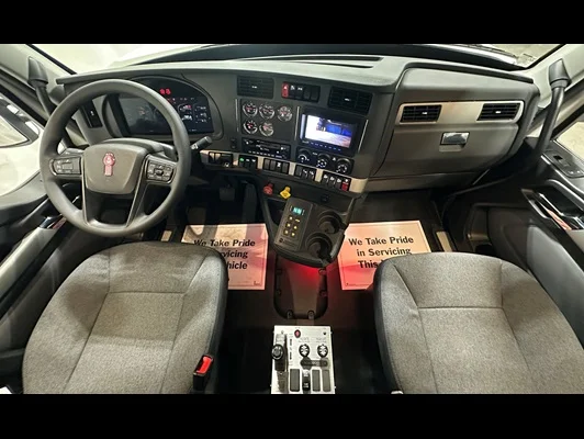 2027 Kenworth T880 in Tulsa, OK — photo 3