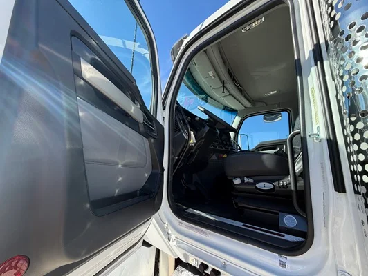 2027 Kenworth T880 in Tulsa, OK — photo 11