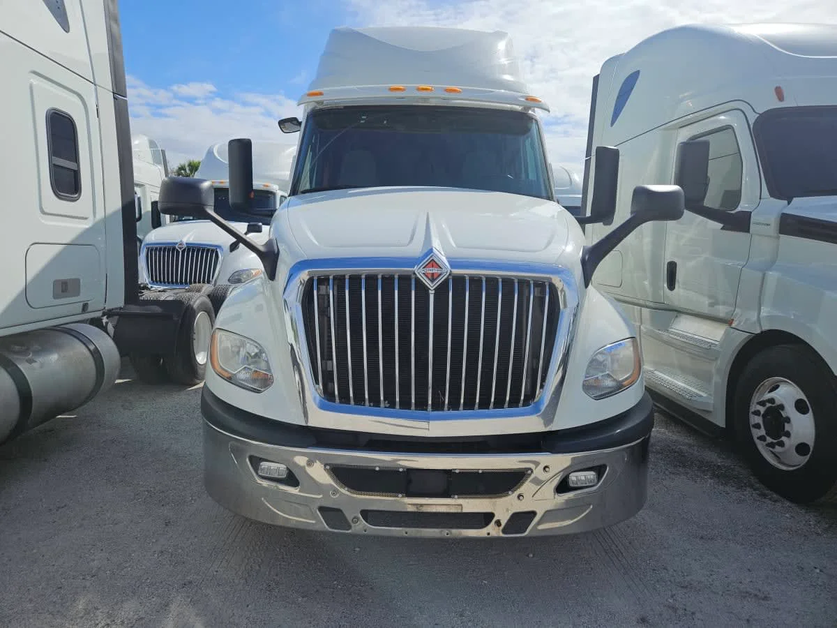 2020 International LT in Orlando, FL — photo 2