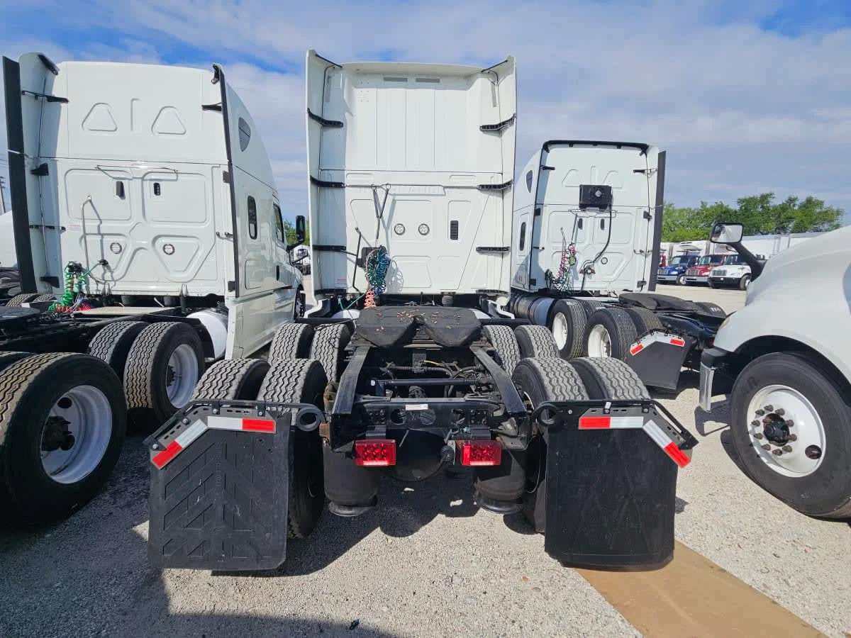 2020 International LT in Orlando, FL — photo 5