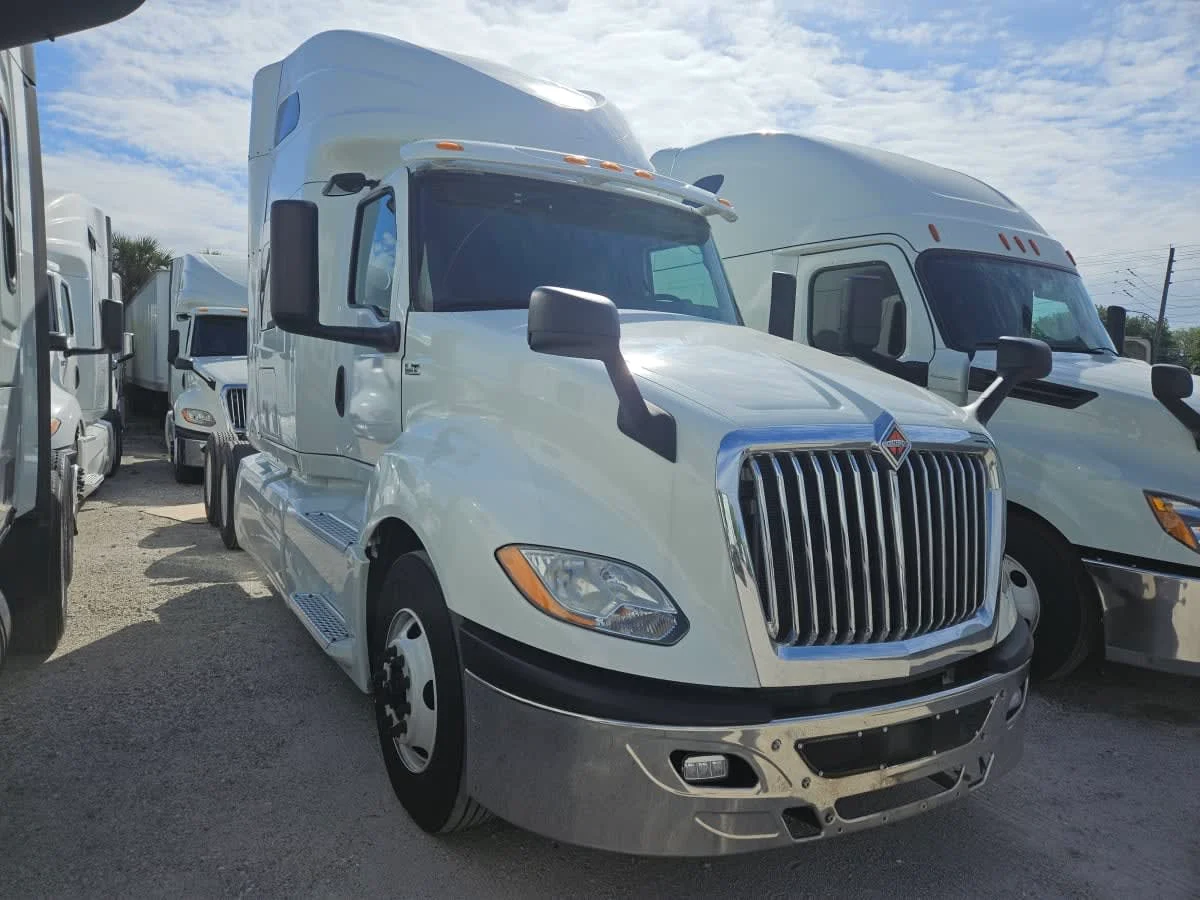 2020 International LT in Orlando, FL — photo 3