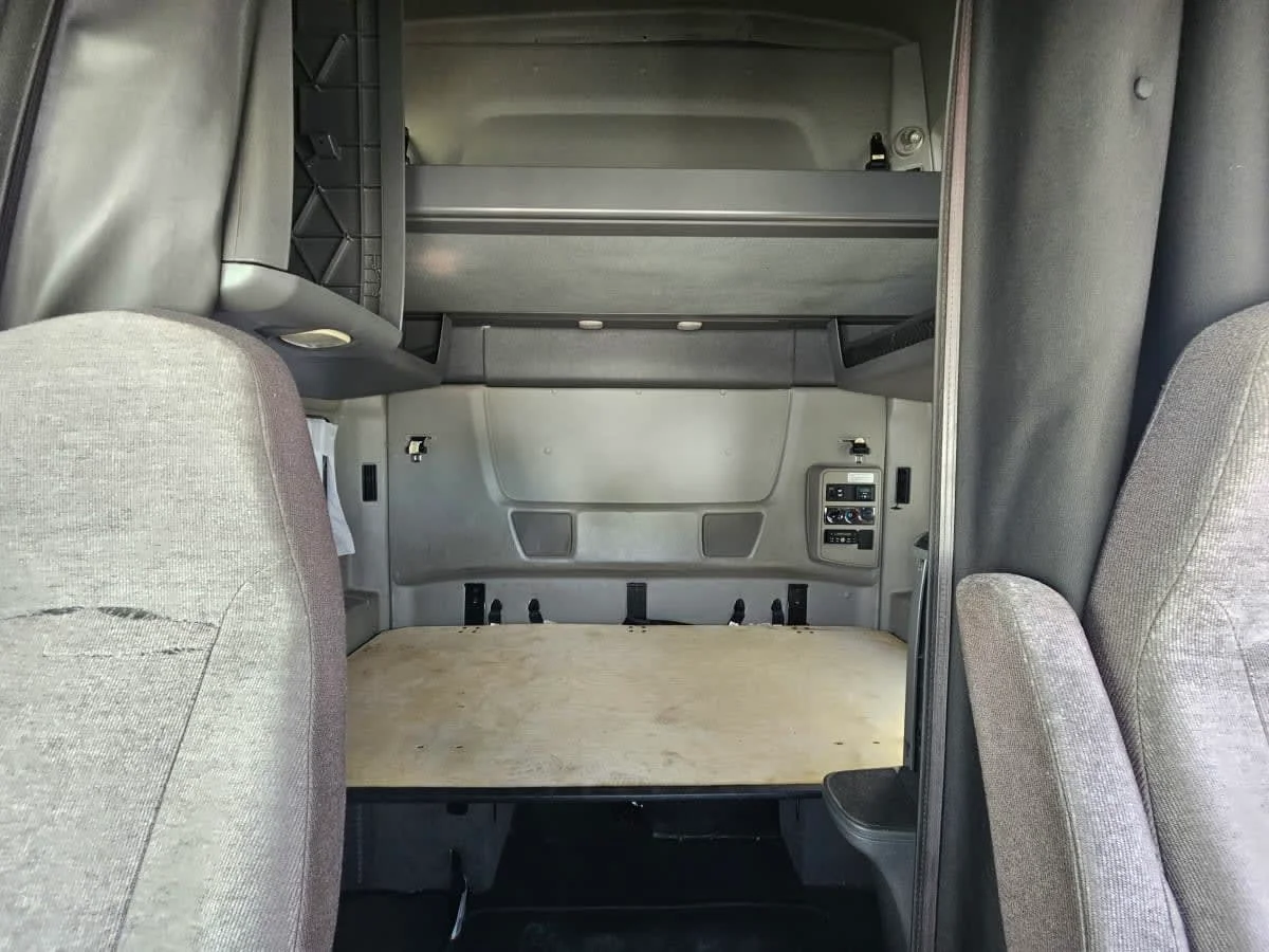2020 International LT in Orlando, FL — photo 8