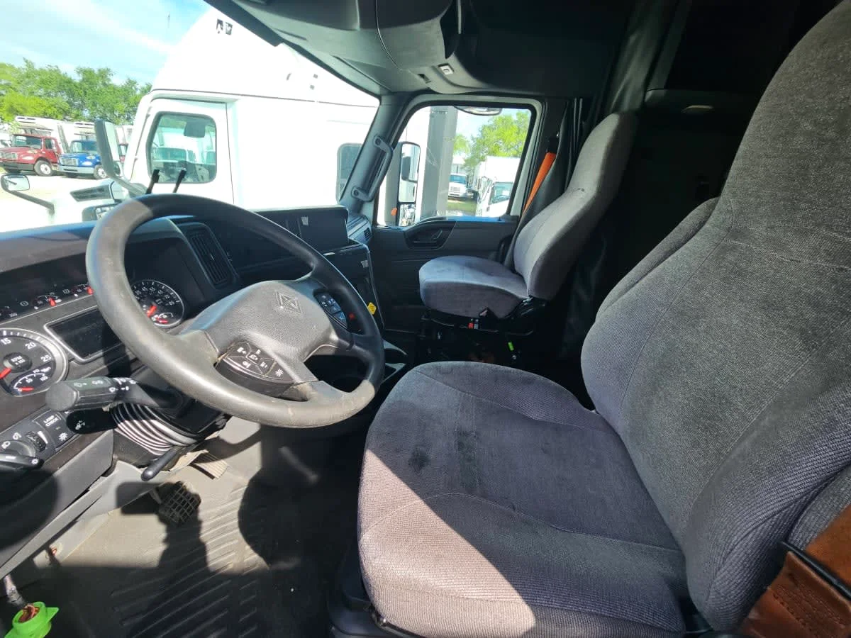 2020 International LT in Orlando, FL — photo 7
