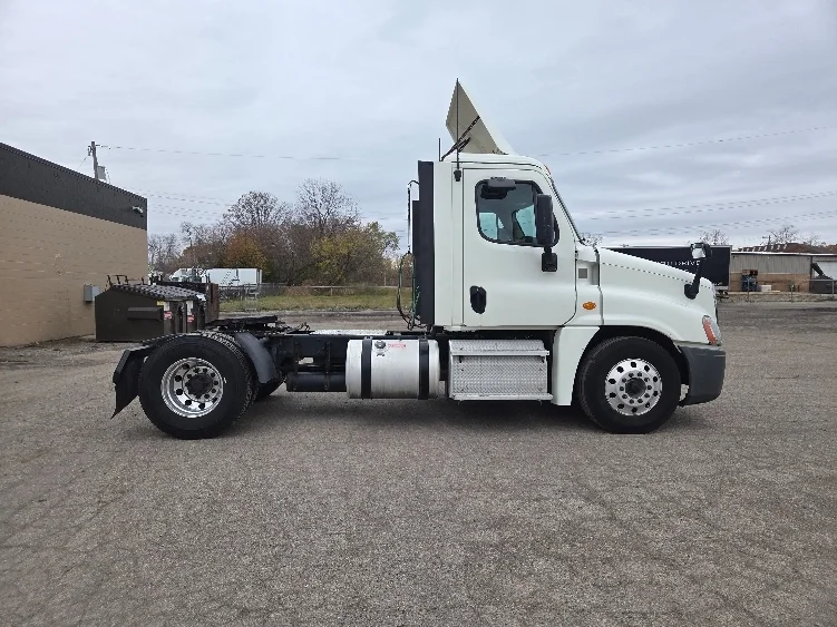 2019 Freightliner Cascadia in Lansing, MI — photo 8