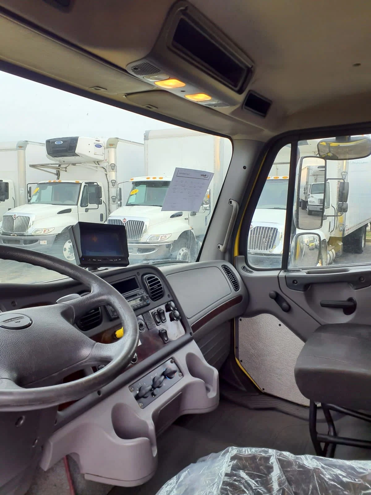 2016 Freightliner M2 106 - image 7