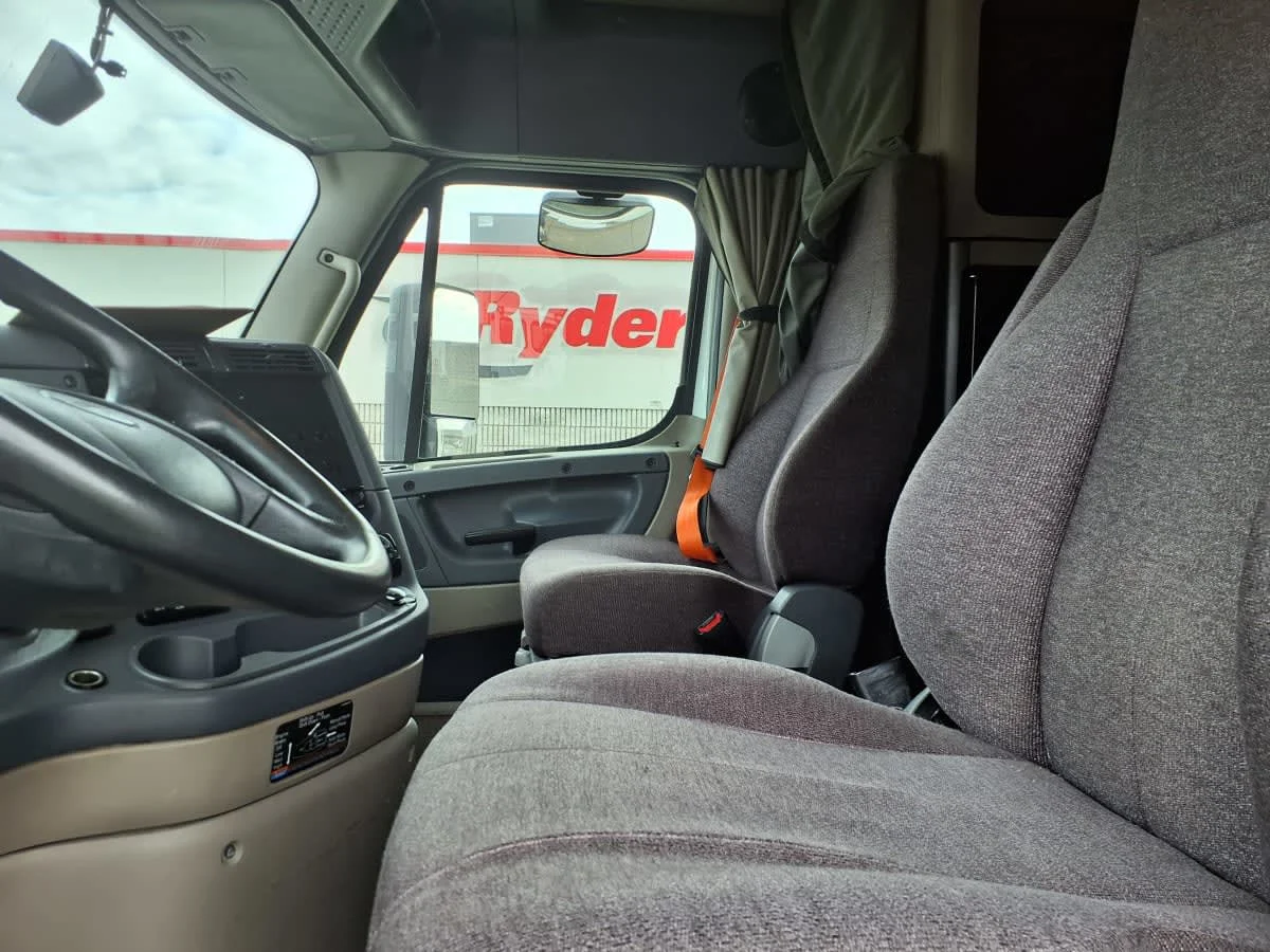 2020 Freightliner Cascadia in Memphis, TN — photo 7