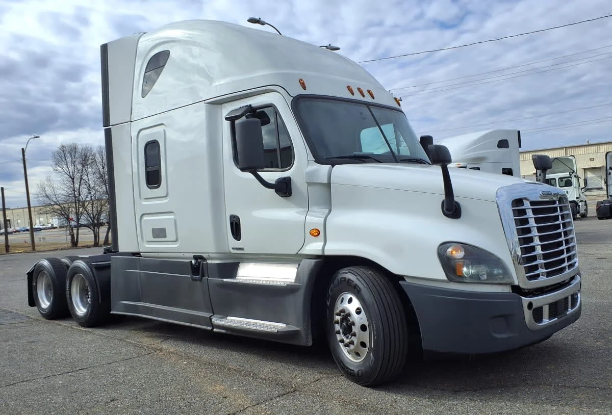 2020 Freightliner Cascadia in Memphis, TN — photo 3