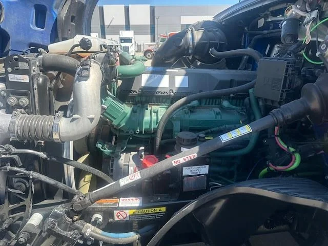 2021 Volvo VNL 760 - image 7