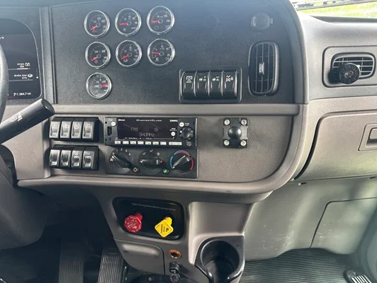 2023 Peterbilt 389 in Omaha, NE — photo 8