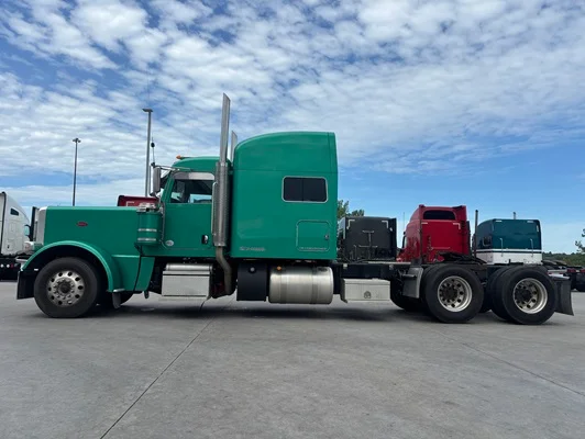 2023 Peterbilt 389 in Omaha, NE — photo 5