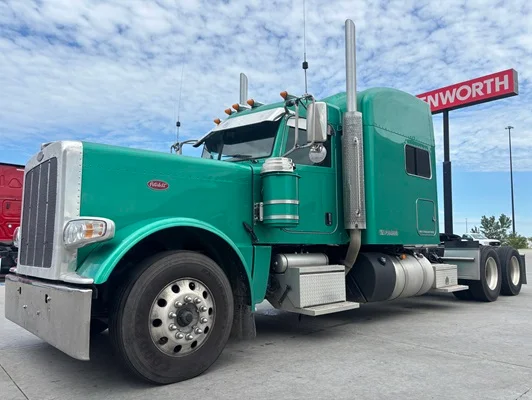 2023 Peterbilt 389 in Omaha, NE — photo 2
