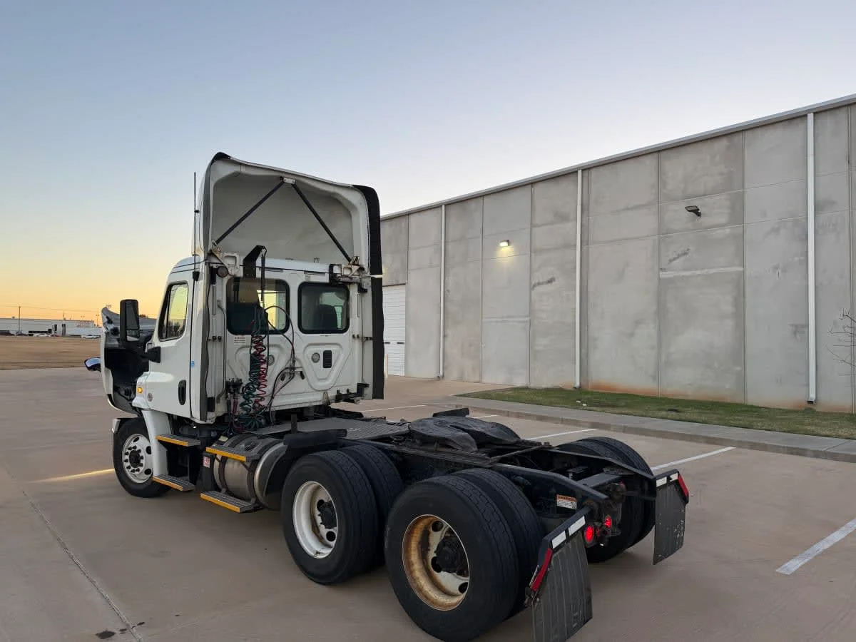 2017 Freightliner Cascadia in Oklahoma City, OK — photo 6