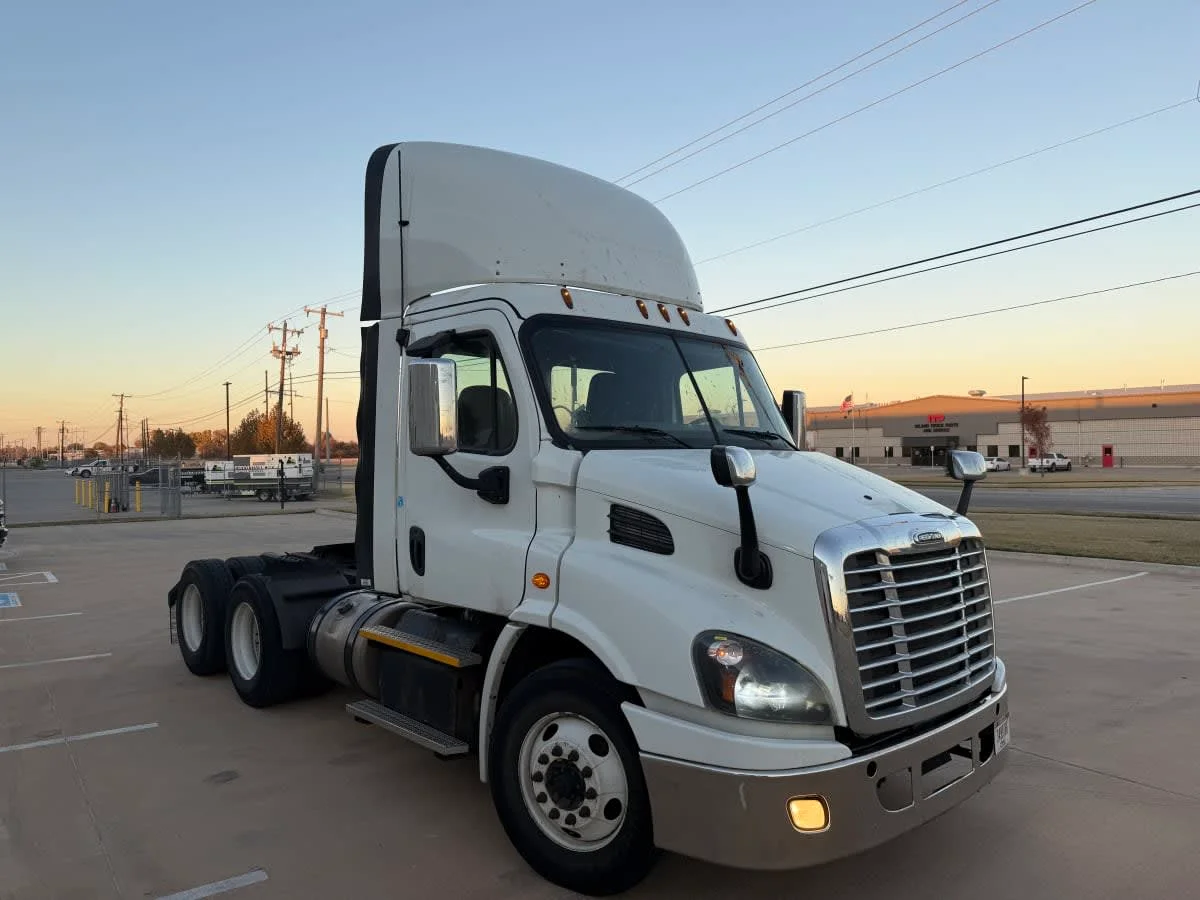 2017 Freightliner Cascadia in Oklahoma City, OK — photo 3
