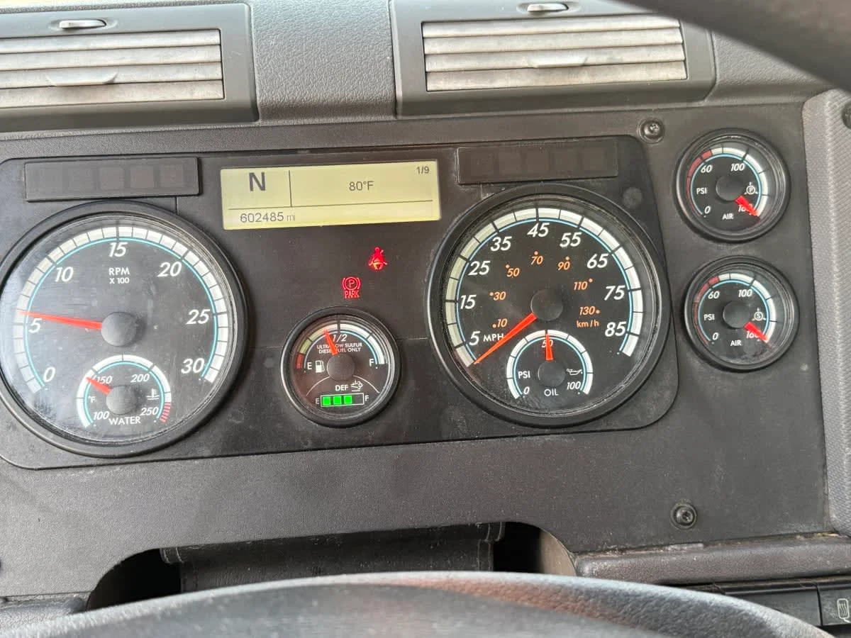 2017 Freightliner Cascadia - image 9