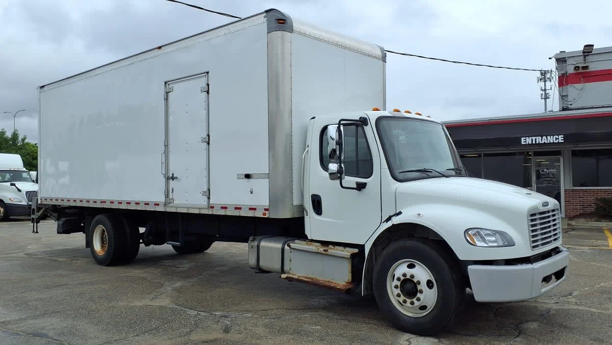 2019 Freightliner M2 106 in Warwick, RI — photo 3