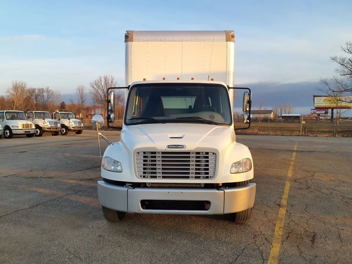 2019 Freightliner M2 106 - image 2