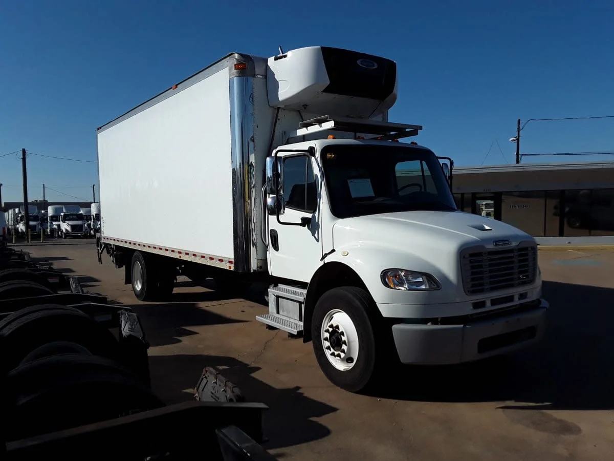 2019 Freightliner M2 106 in Dallas, TX — photo 3