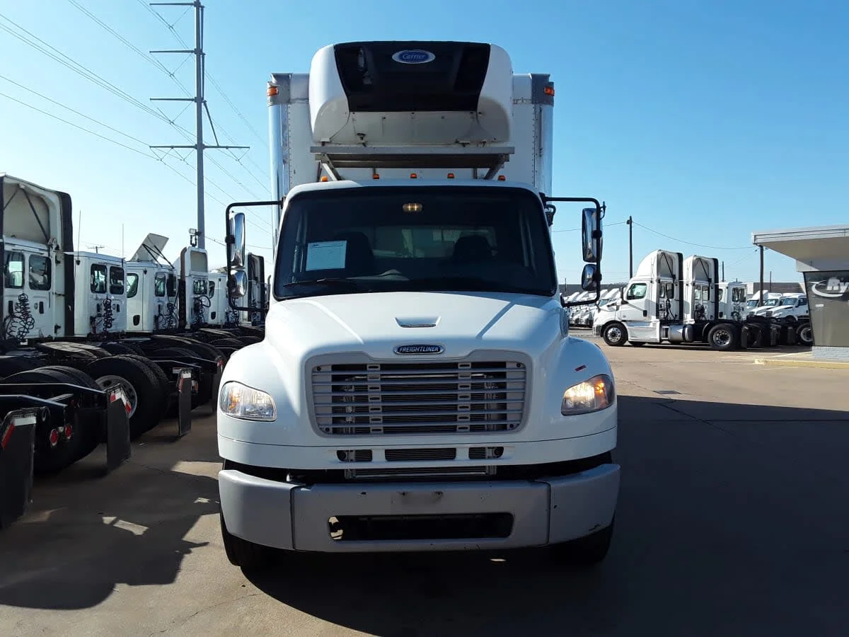 2019 Freightliner M2 106 in Dallas, TX — photo 2
