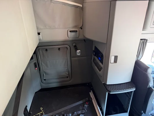 2022 Kenworth T680 in Fort Worth, TX — photo 28