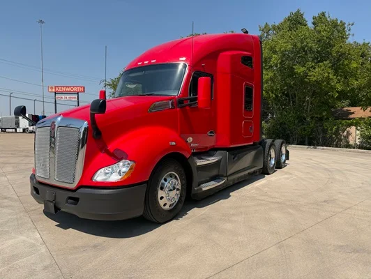 2022 Kenworth T680 in Fort Worth, TX — photo 2