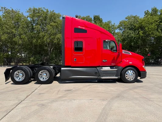 2022 Kenworth T680 in Fort Worth, TX — photo 16