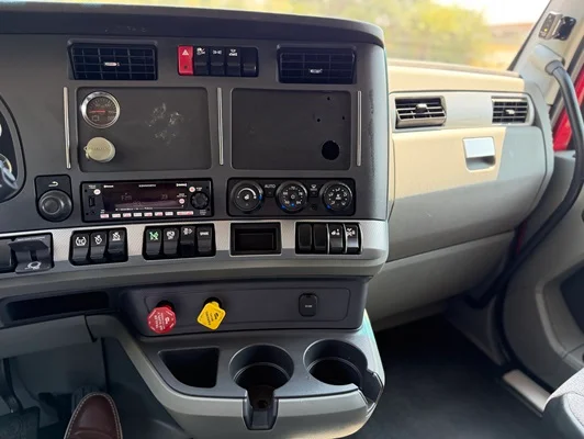 2022 Kenworth T680 in Fort Worth, TX — photo 22