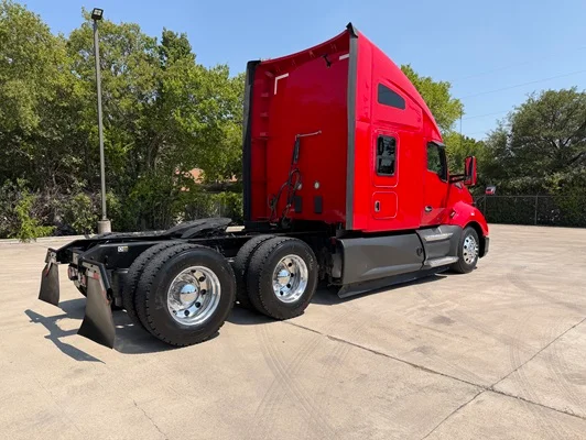 2022 Kenworth T680 in Fort Worth, TX — photo 15